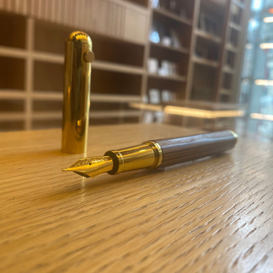 Luxury fountain pen e+m Contract Classic with gold nib and fumed larch