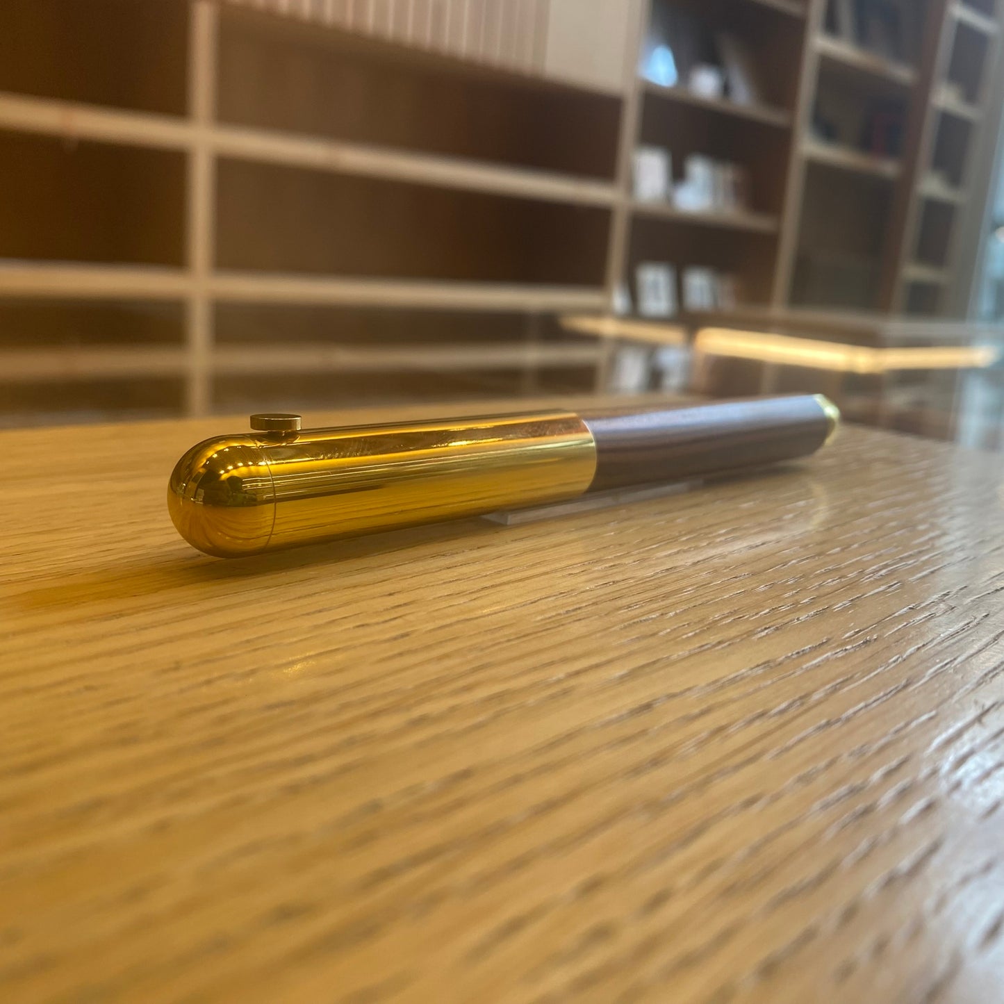 Luxury fountain pen e+m Contract Classic in gold with fumed larch
