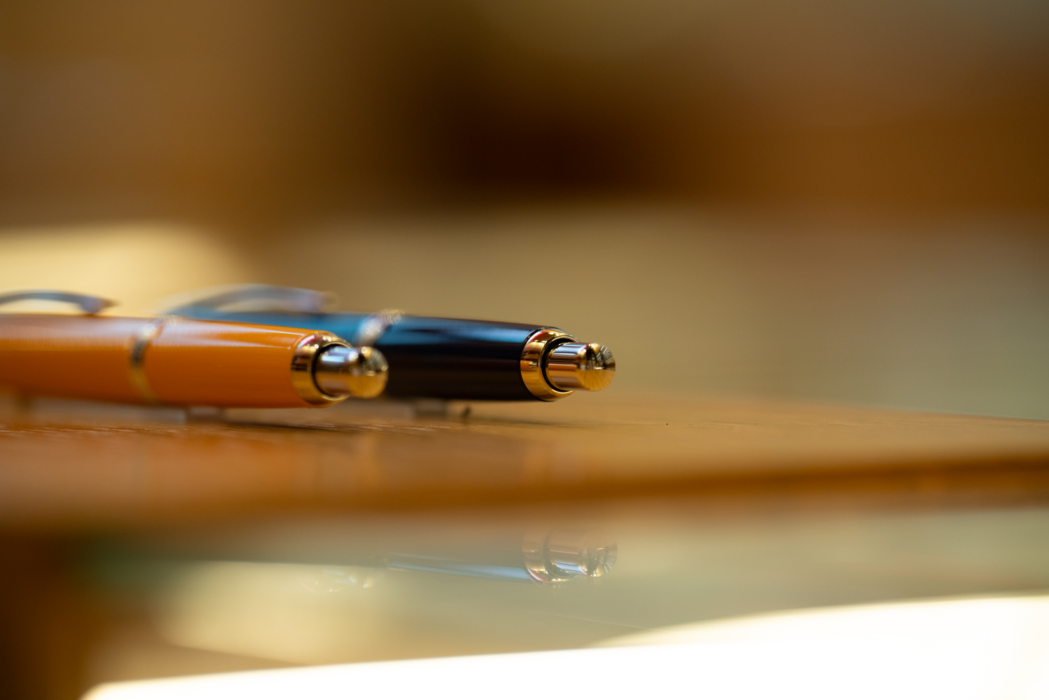 Luxury fountain pens Capless Pilot black and yellow back and bottom view