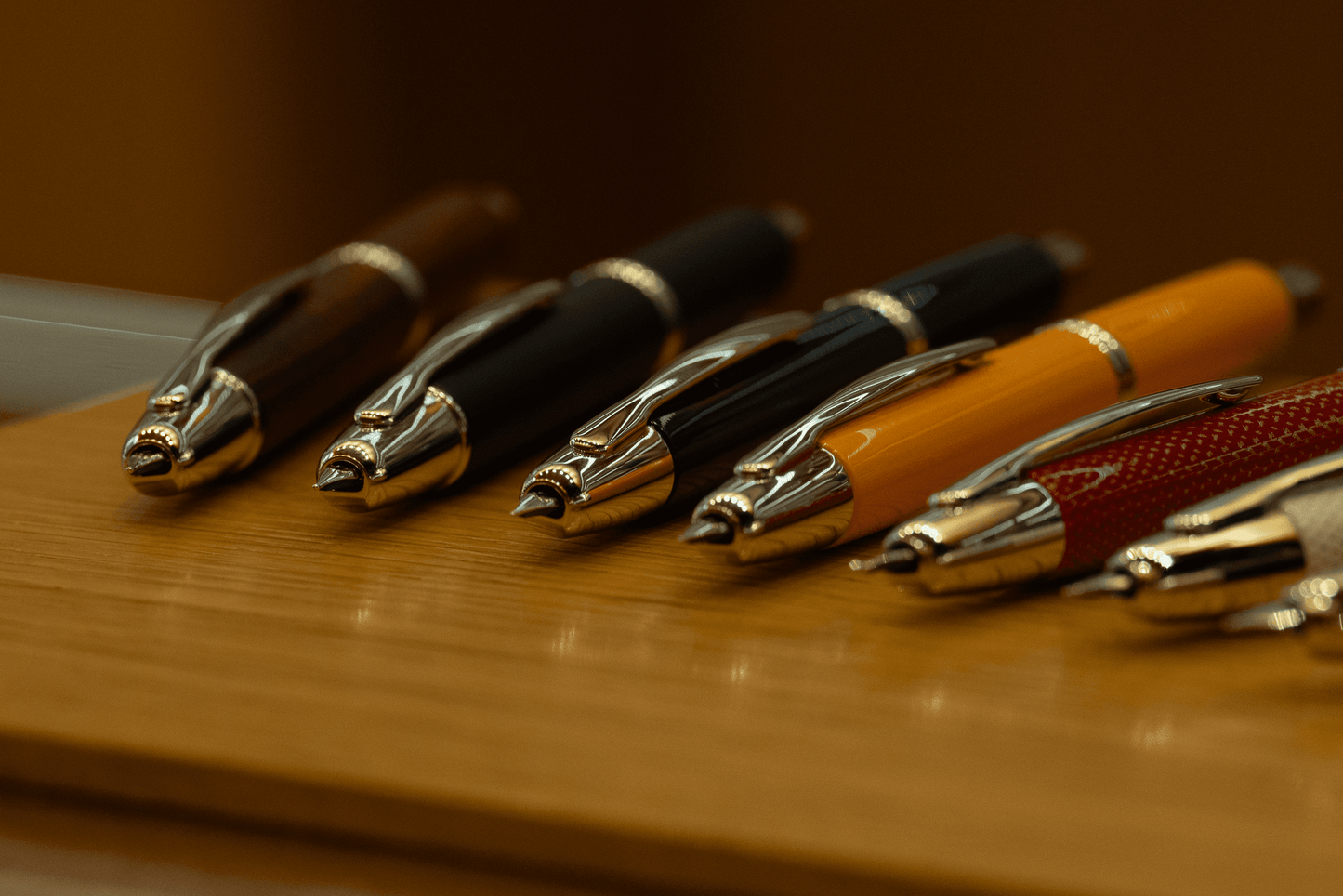 Luxury fountain pen Capless Pilot black and yellow