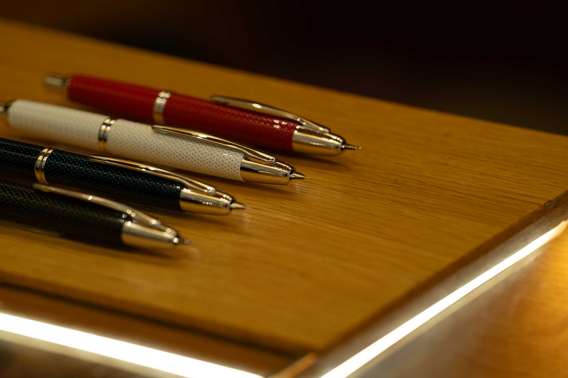 4 luxury japanese fountain pens Pilot Capless Graphite focus on white